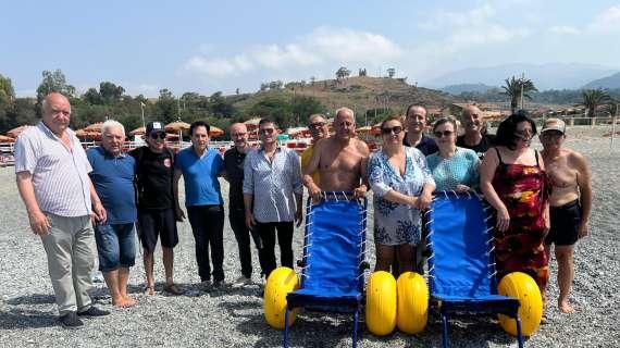 Milan Club Lamezia Terme e Sambiase, donate tre sedie job all'associazione "Il Girasole" per facilitare la fruizione della spiaggia