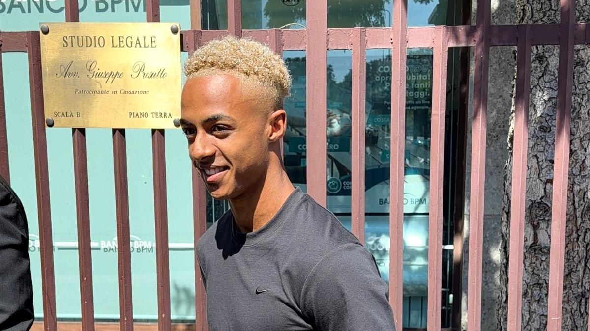 Oggi Omari Hutchinson incontrerà i tifosi al Flagship Store in centro a Milano