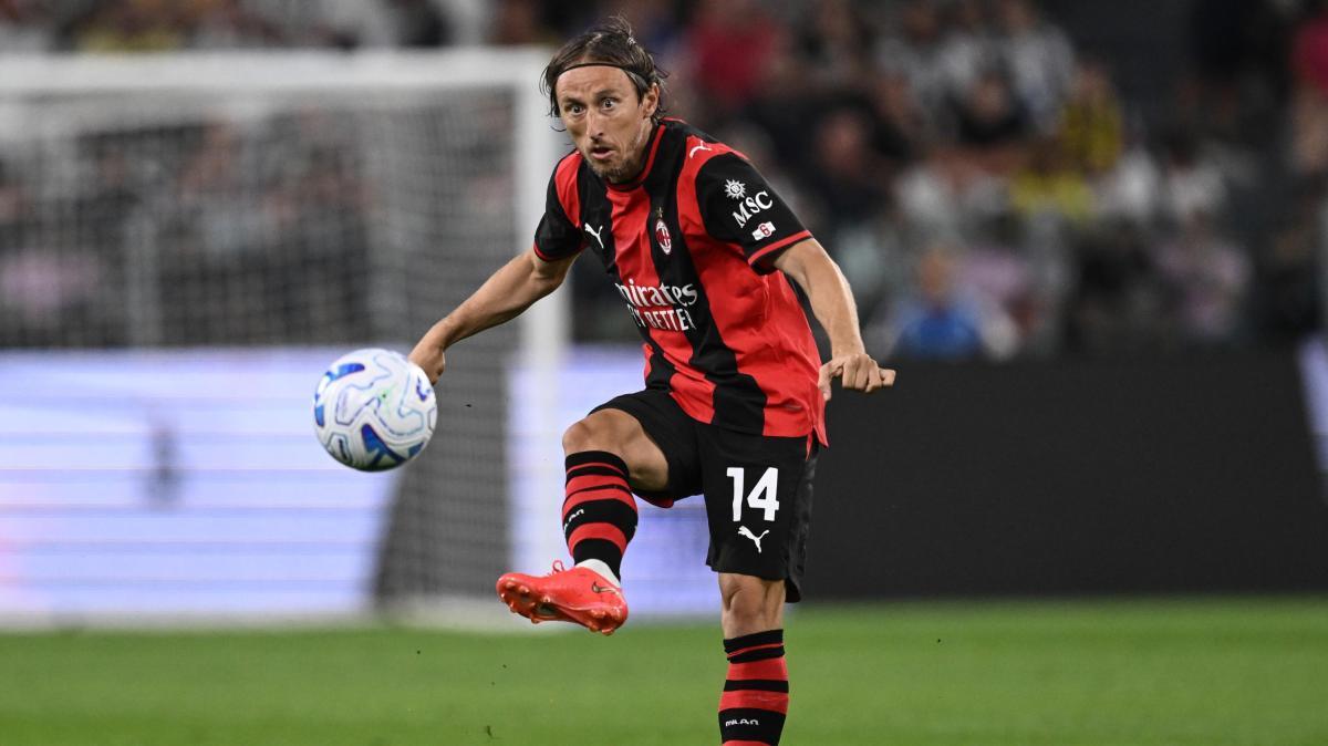 MN - Standing ovation dello Stadium per Modric al momento della sostituzione