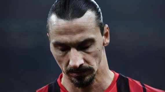 Ibrahimovic si allena con la palla sul campo a Milanello: "Easy"