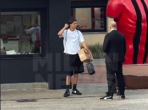 VIDEO MN - L'arrivo dei giocatori rossoneri a Milanello per il raduno