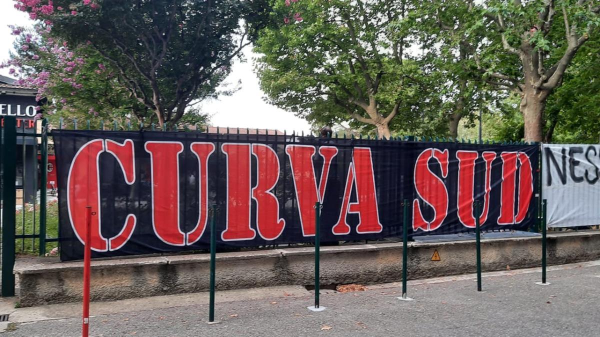 MN - Curva Sud Milano, domenica ritrovo a San Siro per caricare la squadra prima di Milan-Juve