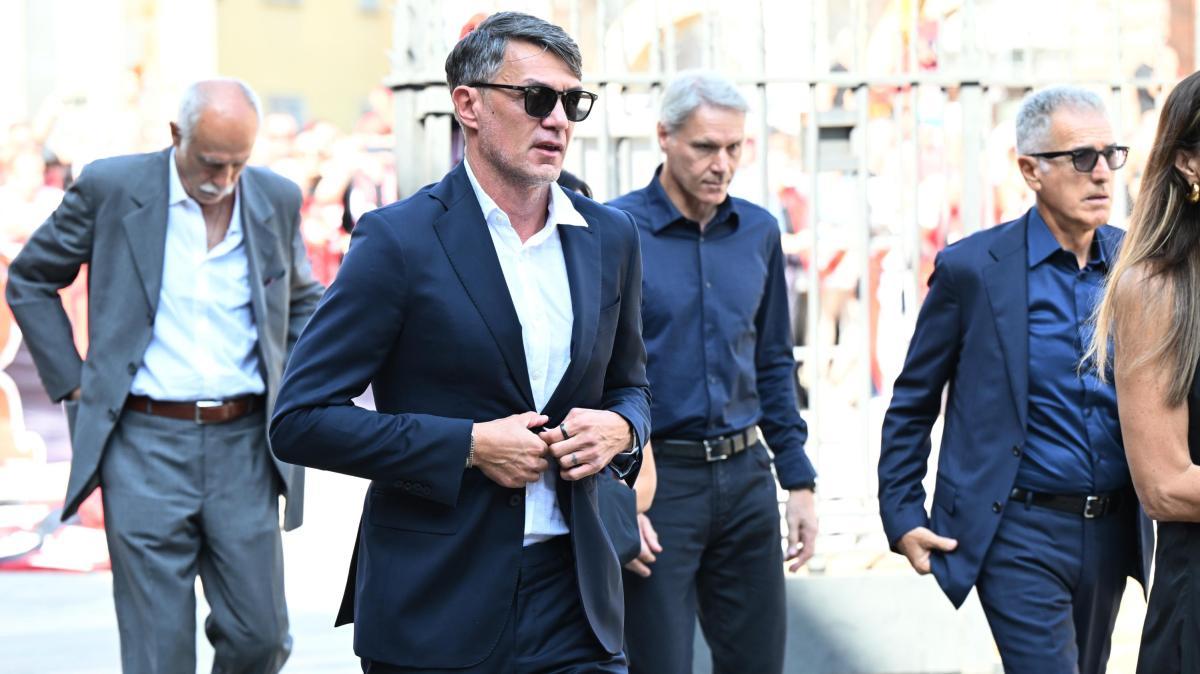 Tanti ex compagni al funerale di Baresi, Maldini: "Eravamo schierati per il nostro capitano"