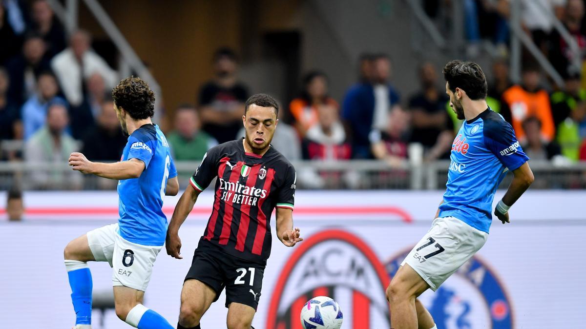 PSV, Dest: "Ricordo quando giocammo contro il Napoli mentre ero al Milan. Era una squadra molto forte"