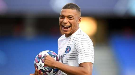Ibra a Parigi con un fan d'eccezione: Zlatan e la foto con Mbappe