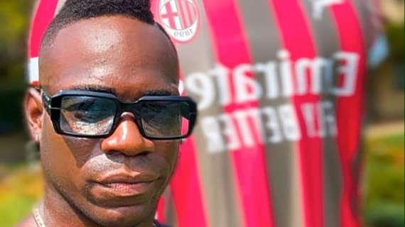 Balotelli in visita a Milanello: "Si torna sempre a casa"