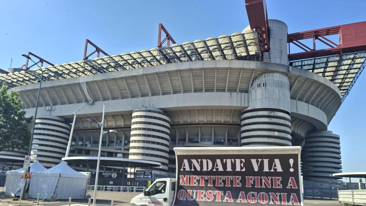 La "vela" contro Cardinale continua a girare per Milano: il video