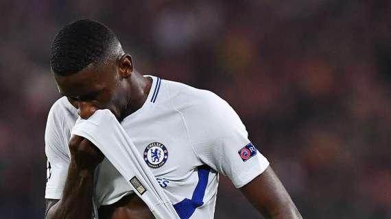 Jones (Bleacher Report): "Il Chelsea sarebbe felice di dare Rudiger al Milan. Non vogliono che finisca al Tottenham"