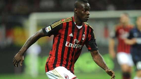 Allenamento terminato a Milanello, i tifosi aspettano Balotelli per salutarlo