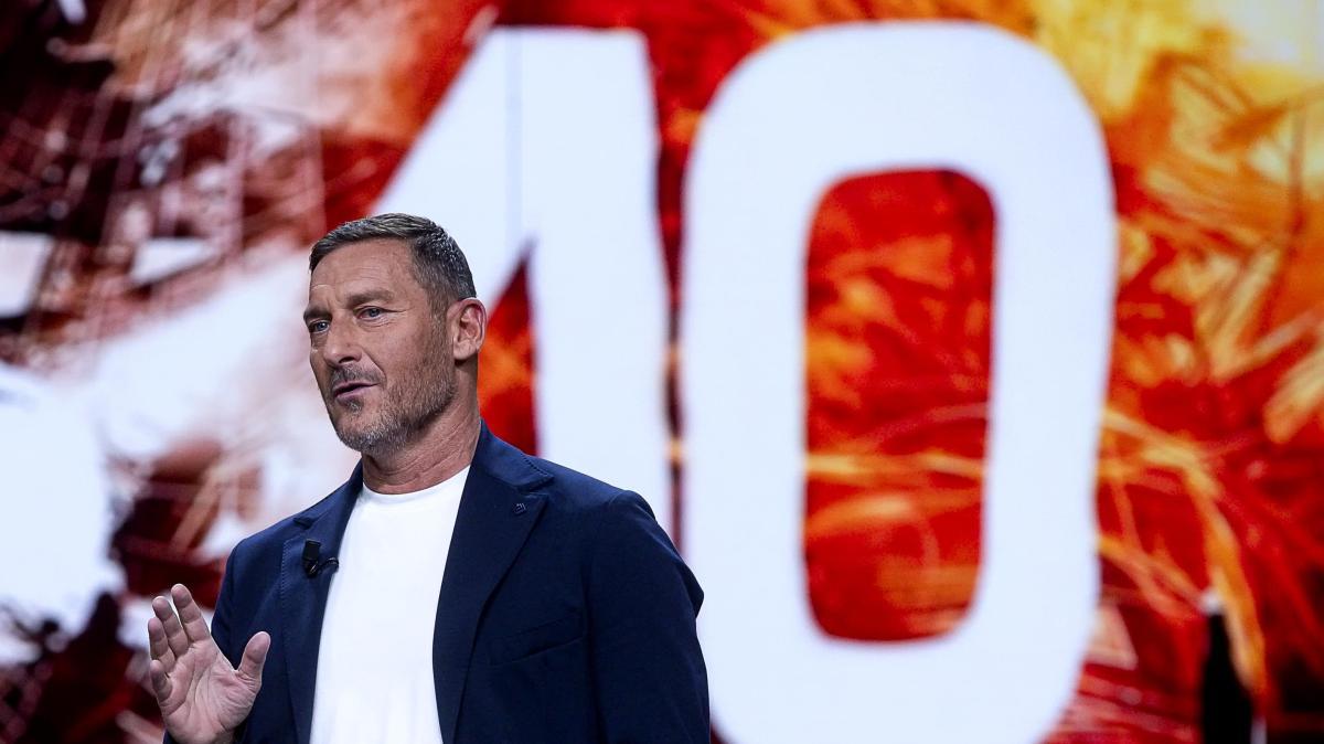 Totti all'Olimpico per Roma-Cagliari. E Massara conferma l'ottimo rapporto con i Friedkin