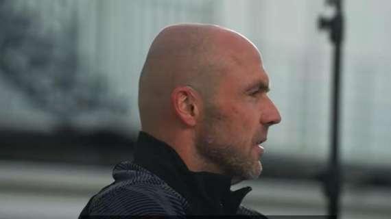 Ajax, il tecnico Schreuder elogia Milan e Napoli: "Non è più come prima che fanno il catenaccio"