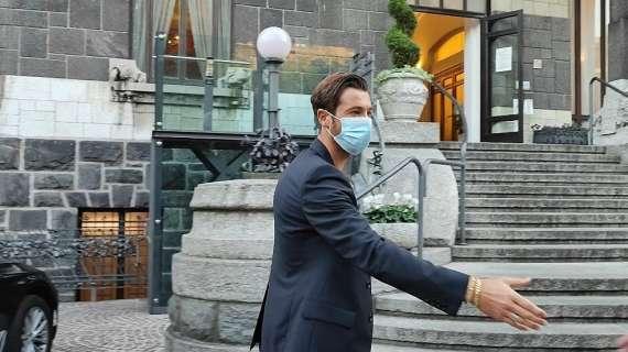 MN - L'arrivo di Mirante per le visite mediche con il Milan