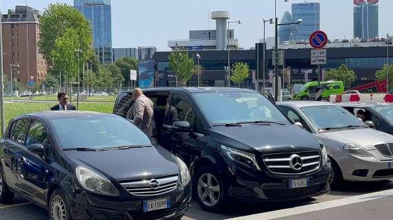 VIDEO MN - Arrivati a Casa Milan gli agenti di Noah Okafor