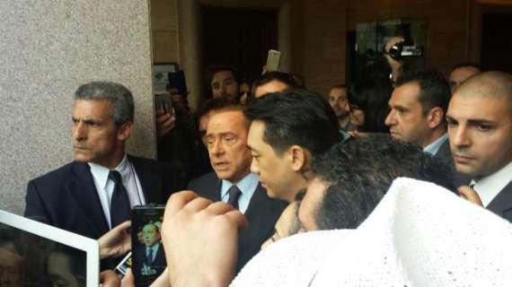 Gazzetta - La metamorfosi di Mr.Bee: ecco come il thailandese ha convinto Berlusconi a cedergli il 48% del Milan
