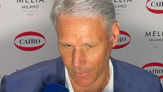 MN - Van Basten: "Berlusconi persona speciale. Zirkzee promettente, ma giovane. Camarda pieno di talento"