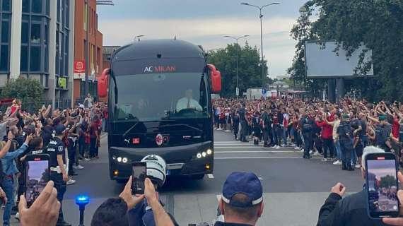 VIDEO MN - Il pullman del Milan è arrivato a San Siro: alle 21 la sfida con il Verona