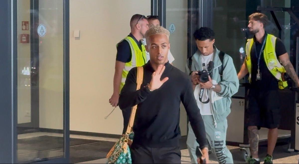 Notizie calciomercato Milan: la giornata LIVE! Hutchinson è già sveglio, visite per Gimenez