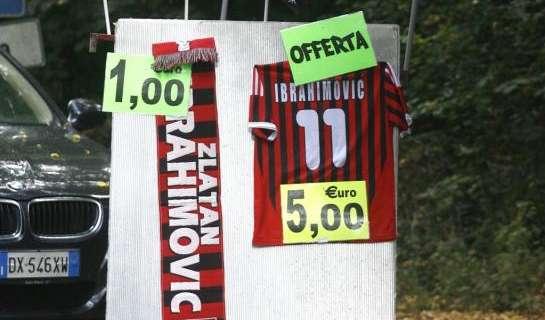 FOTO - Saldi da cessione: maglia di Ibra a 5 euro, la sciarpa a 1 euro