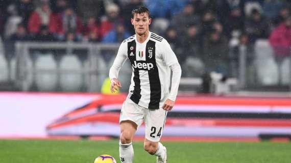 Gazzetta - Milan, no della Juve per Demiral: l'ultima idea per la difesa è Rugani. Spunta anche l'ipotesi Fazio