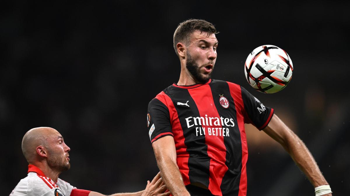 Pavlovic e la maglia del Milan: “Qui c’è una pressione diversa, vedere le foto a Milanello mi ricorda chi siamo”