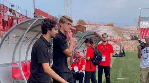 VIDEO MN - Milan sul prato del "Menti". De Ketelaere e Adli osservati speciali
