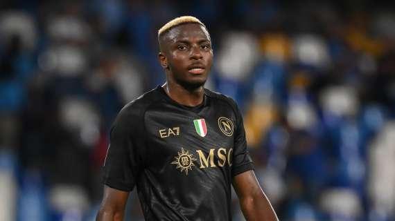 Scoppia il caso Osimhen a Napoli! L'agente attacca il club per un video: eccolo. Il nigeriano cancella i post con la maglia azzurra su Instagram