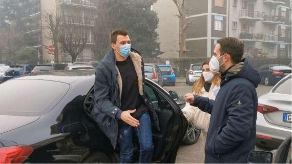 VIDEO MN - Mandzukic, ora l'idoneità sportiva: l'arrivo del croato alla clinica Ambrosiana