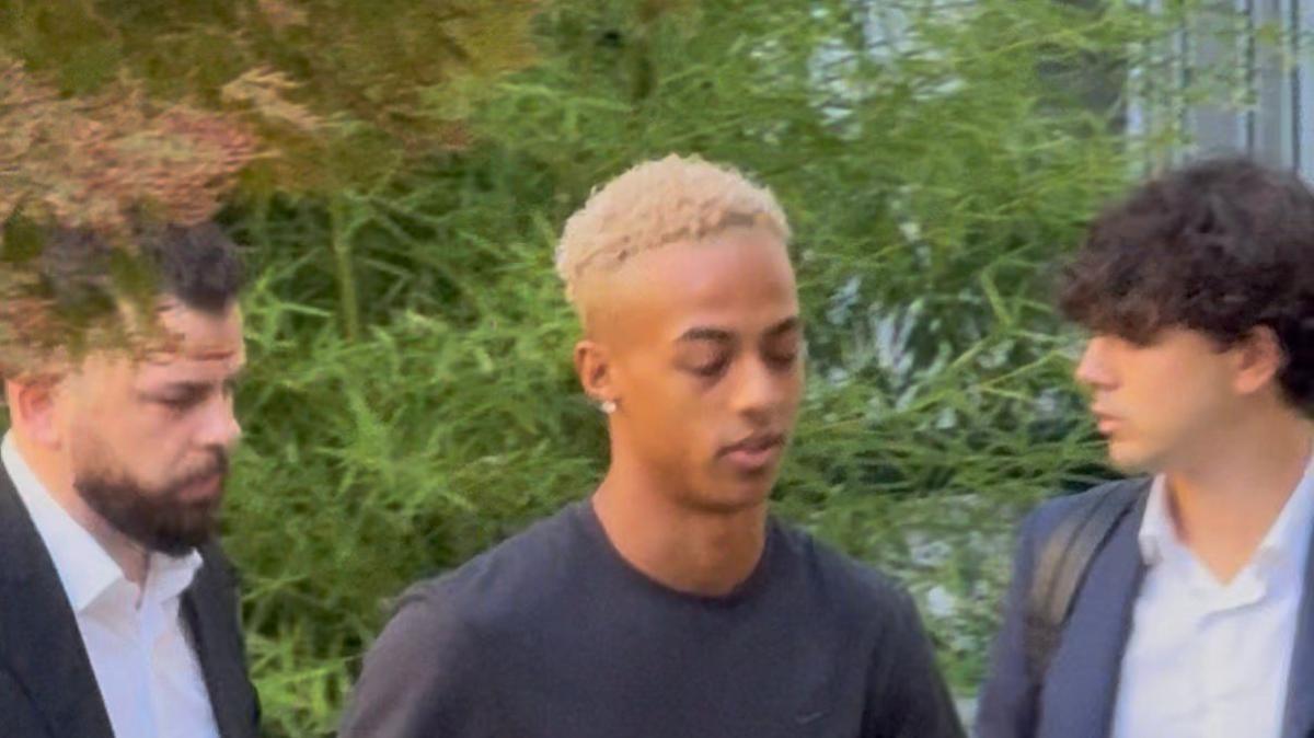 VIDEO MN - Omari Hutchinson è arrivato alla Clinica La Madonnina per le visite mediche con il Milan