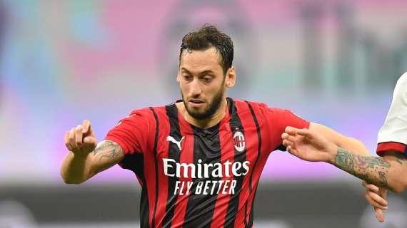Gazzetta - Calhanoglu, tentazione Al-Duhail: pronti 32 milioni. Il Milan non alza l'offerta e pensa a De Paul