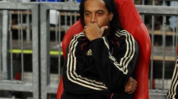 Dinho esce scuro in volto dal San Nicola