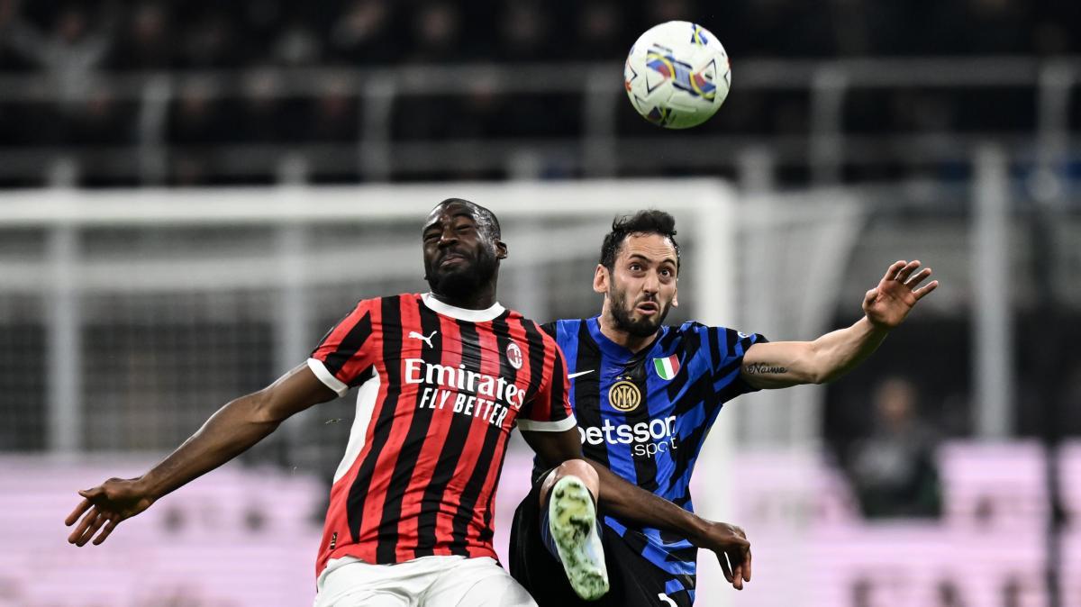 Calhanoglu risponde ad Abraham: 1-1 nel derby d'andata. Si deciderà tutto in Inter-Milan del 23 aprile