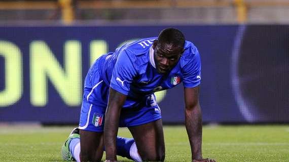 Italia: versamento al ginocchio per Balotelli, in dubbio per l'Argentina