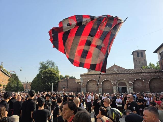 Anche Gordon Singer e Furlani hanno inviato un omaggio floreale per Franco Baresi