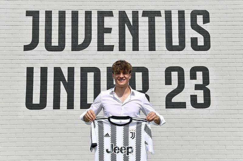 UFFICIALE: Juventus, rinnovo per il giovane Compagnon