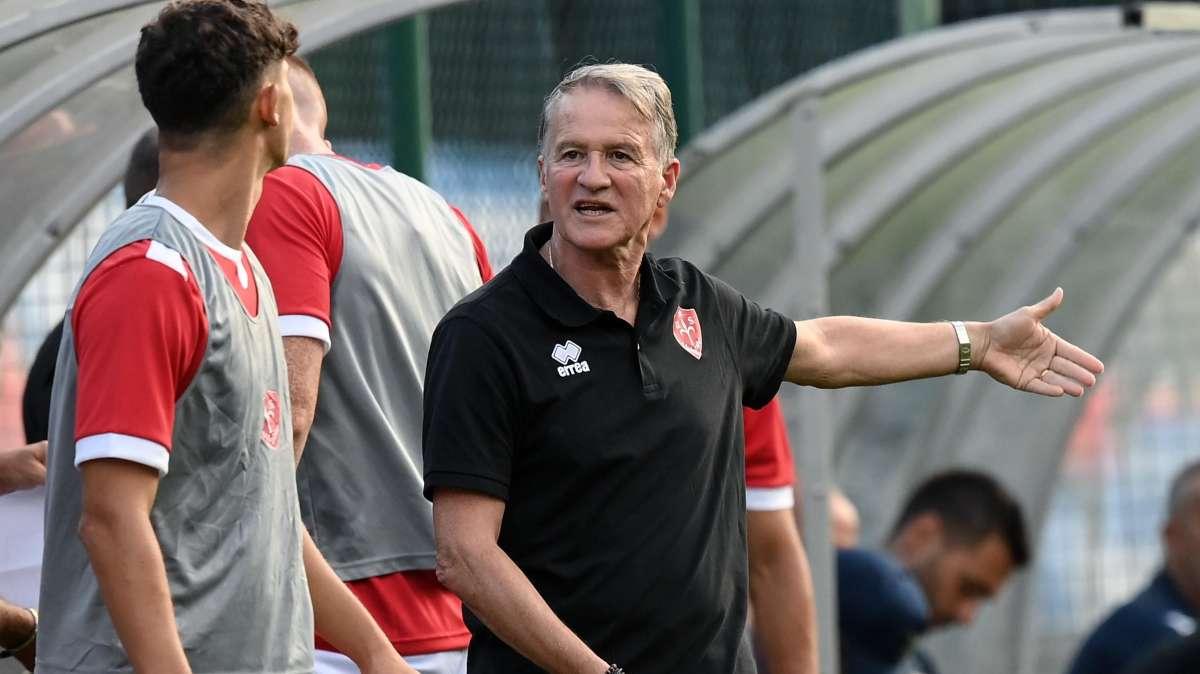 Triestina, Tesser a rischio esonero 