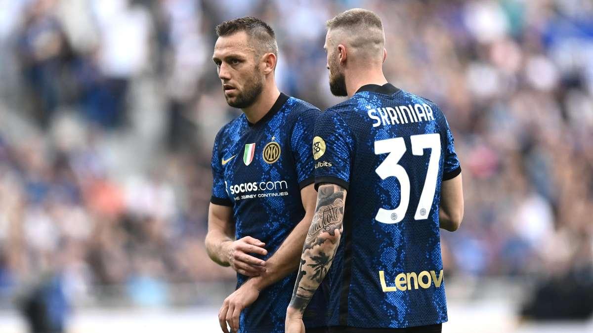 Inter, due difensori nel mirino per il dopo-Skriniar
