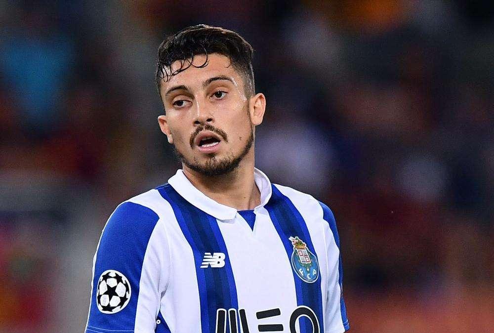 Man Utd, Alex Telles può partire