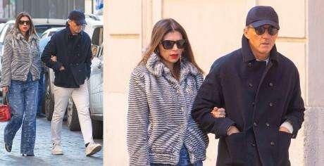 Roberto Mancini con la moglie Silvia Fortini, rientro (quasi) in incognito a Roma dopo il flop in Arabia Saudita