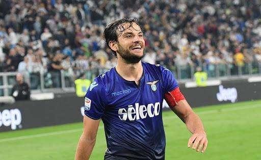 Lazio, Parolo protesta col Governo: "Perché posso correre in un parco e non al campo?"