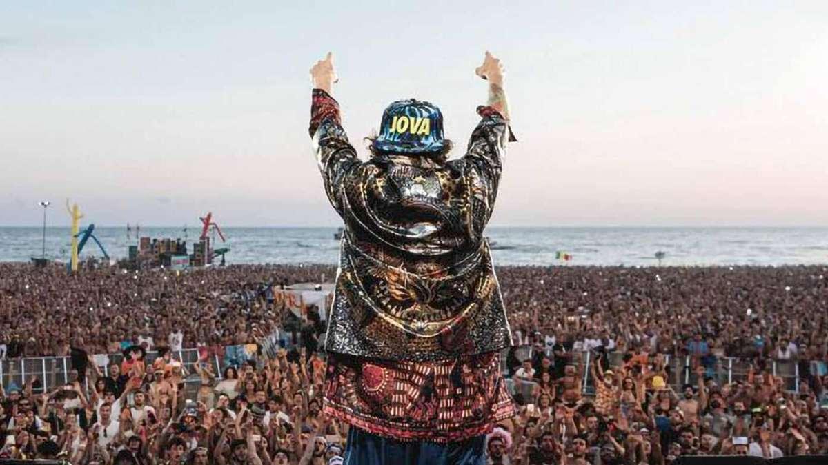 Jova Beach Party 2022 a Lignano Sabbiadoro, la prima tappa è già show