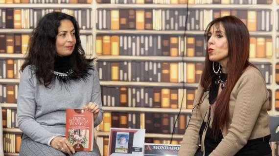 Show, musica e calcio un mix vincente. A “Non Solo Calcio”, Chiara Tortorelli presenta il nuovo libro “Storia pettegola di Napoli. Chiacchiere, voci e dicerie, dalle passeggiate di Sartre e de Beauvoir alle seduzioni del cinema” 
