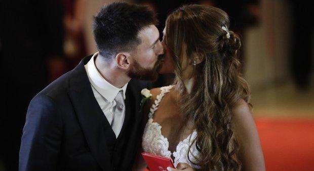 GOSSIP AMORI - il matrimonio di Lionel Messi con la sua Antonella le nozze dell'anno