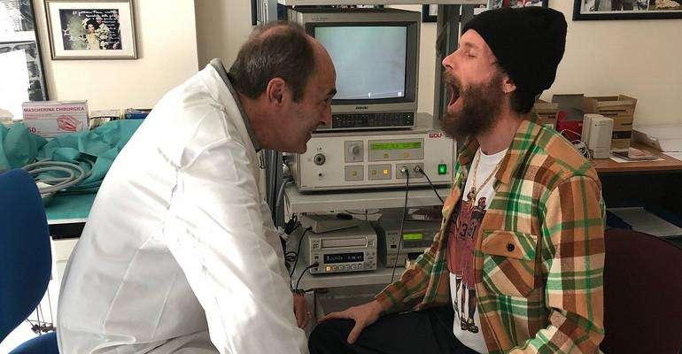 Jovanotti sospende il tour per un edema alle corde vocali