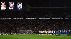 Il lungo applauso per Astori,Regis e Armifield 