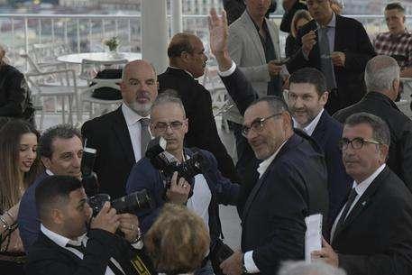 Napoli: tifosi a Sarri "Comandante resta con Noi"
