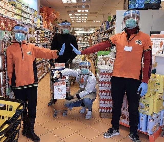 Solidarietà - La “Spesa Sospesa” al Flor Do Cafe’ all’Arenella di Napoli.