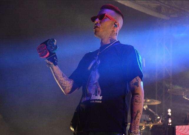 Sfera Ebbasta, sold out per il rapper all'Arenile di Bagnoli