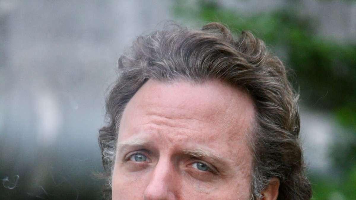 TV- PASQUALE PALMA TRA I PROTAGONISTI DI "MAD IN ITALY " COL SUO PERSONAGGIO GAETANO J FILANGIERI