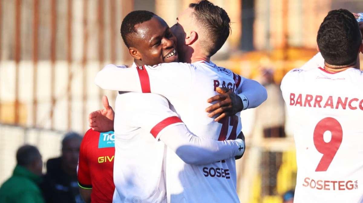 La Reggina vince 3-1 il recupero di campionato e si avvicina alla vetta