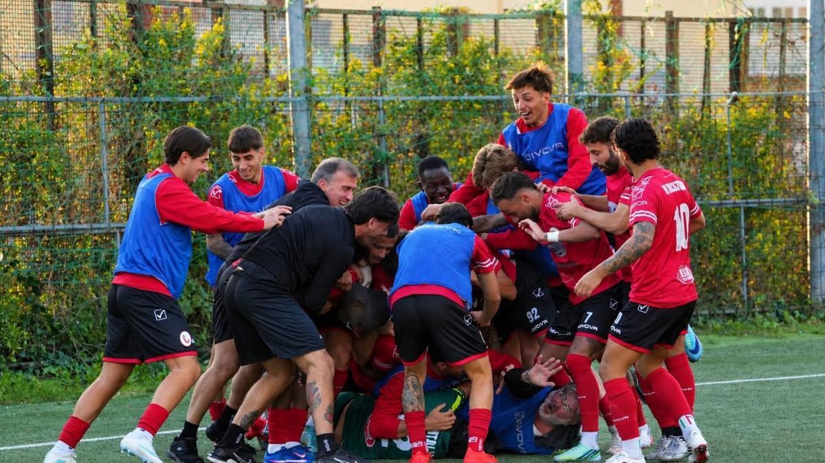 La Turris vince la maratona dal dischetto: Viterbese eliminata, i corallini volano agli ottavi